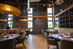 slide_{{ restaurant.titre }}_{{ media.id }}