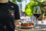 slide_{{ restaurant.titre }}_{{ media.id }}