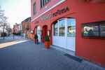 slide_{{ restaurant.titre }}_{{ media.id }}